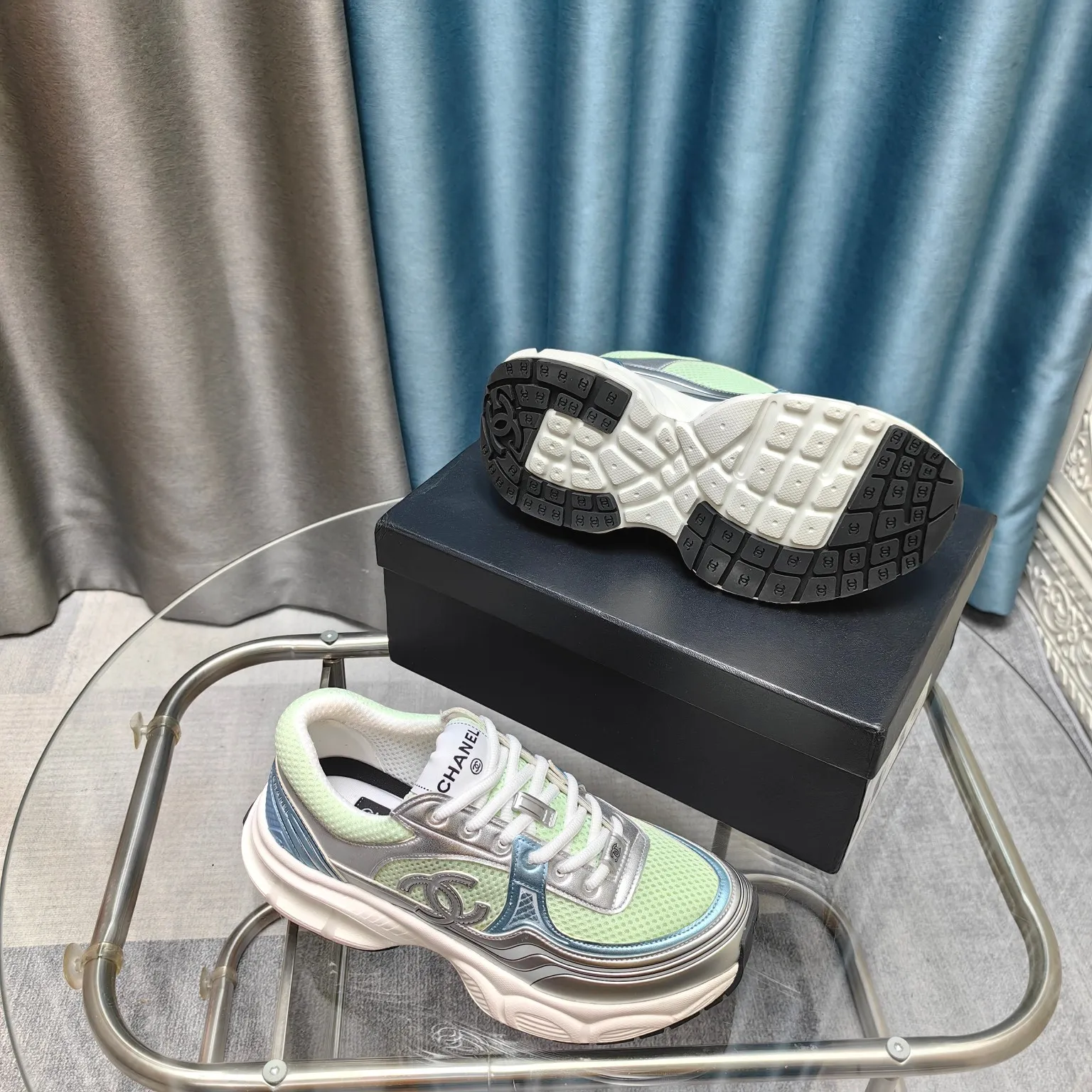 p680🐮🐮Chanel Chanel dad shoes, men and women couples - 2025 counter top casual sports shoes This classic design; the upper is electro-embroidered with a variety of techniques; the outsole is fashionable and sporty; it is unusual to incorporate a variety of color matching elements... The diversified mix and match is very beautiful and versatile, casual, fashionable, sports and outdoor can be taken into account... ꫛꫀꪝ Go➫ Material: ❶Upper is made of: Original imported first-layer silk cowhide + original waterproof cloth + original first-layer cowhide ❷Inner lining: original sheep lining + mesh ❸Outsole based on: original TPU combination outsole Special counter boutique packaging complete set for women 35–41